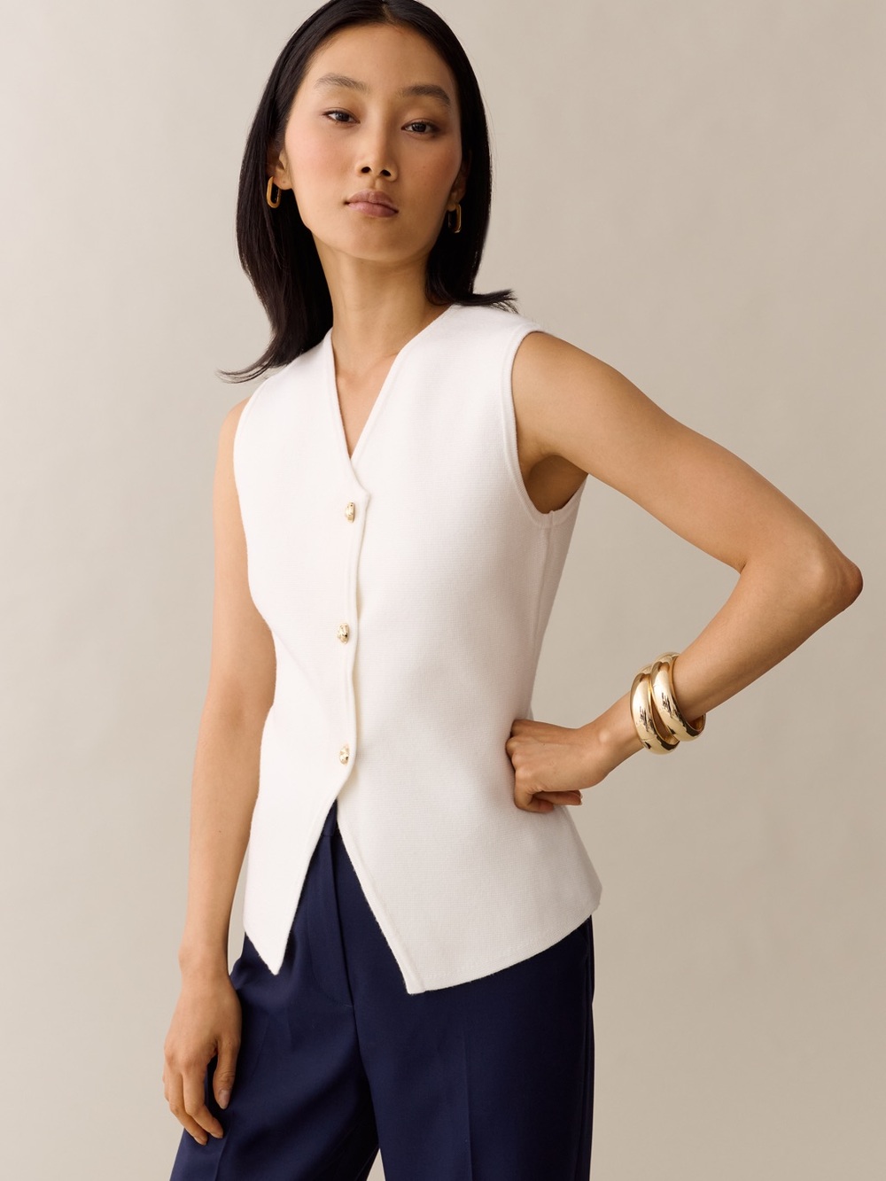Few Moda Rienne Cream Sleeveless V-Neck White Knit Top NWT Sz Med - Picture 4 of 9